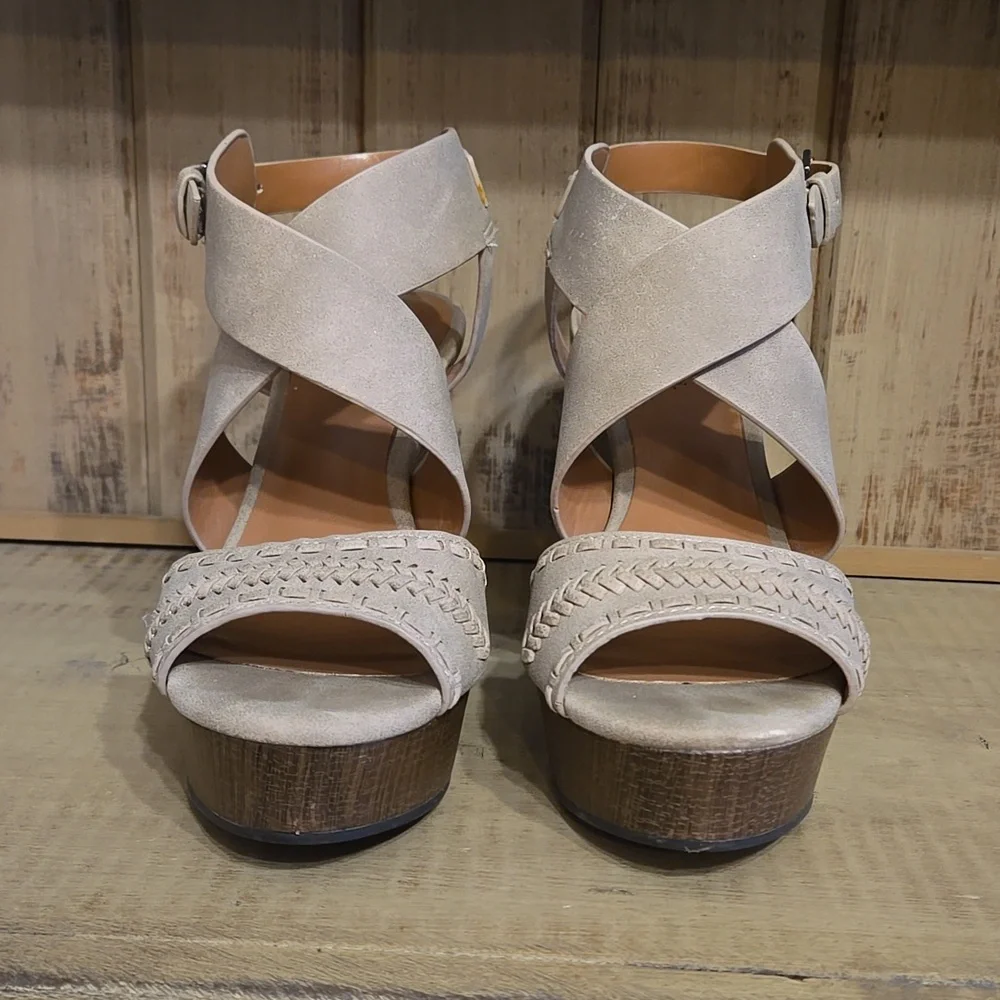 Indigo Rd Tan Wedge Sandals Size 6.5